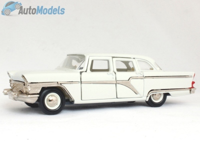 GAZ-13 Tschaika Weiß