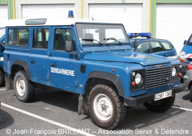 Land Rover Defender Gendarmerie — Фото прототипа 4