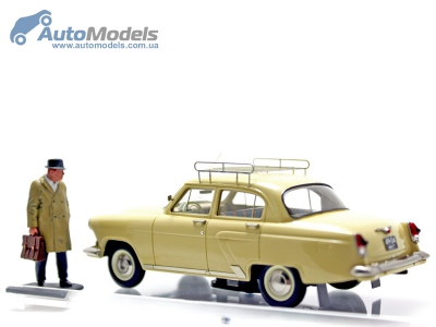 GAZ M21L Wolga aus „Vorsicht, Auto!“ mit einer Figur von Juri Detotschkin