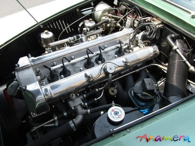 Aston Martin DB4 coupé — Foto dell’auto reale 1