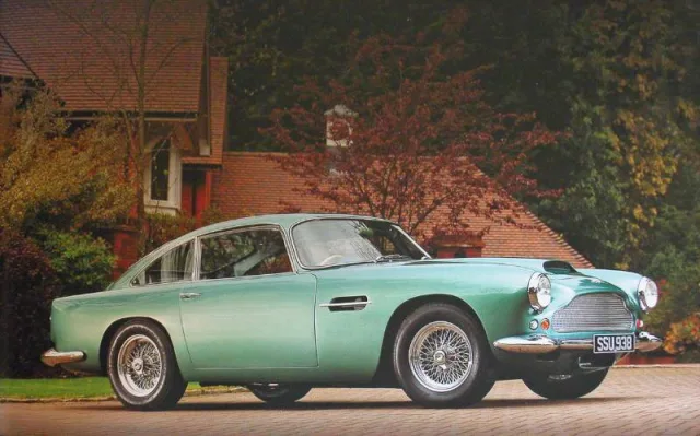 Aston Martin DB4 coupé — Foto dell’auto reale 9