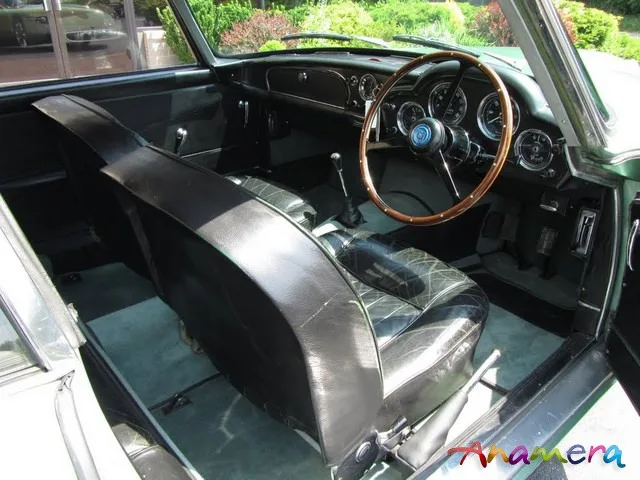 Aston Martin DB4 coupé — Foto dell’auto reale 8