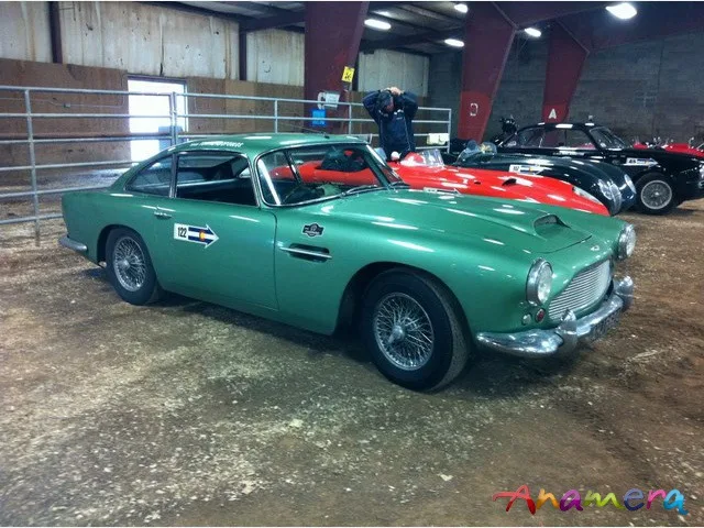 Aston Martin DB4 coupé — Foto dell’auto reale 2