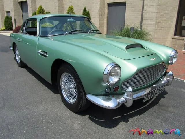 Aston Martin DB4 coupé — Foto dell’auto reale 6