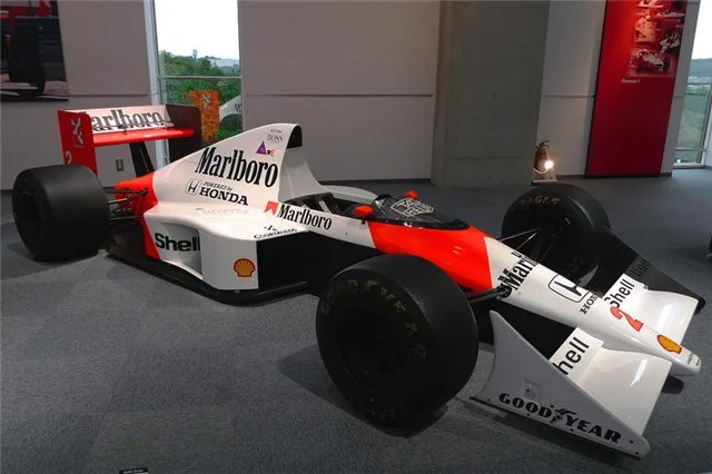Formula 1 McLaren Honda MP4/5B 1990 — Фото прототипа 2