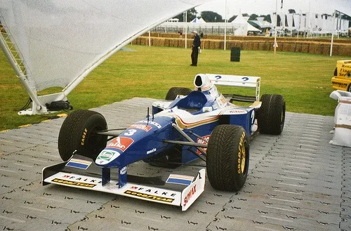 Formula 1 Williams Renault FW19 1997 — Фото прототипа 2