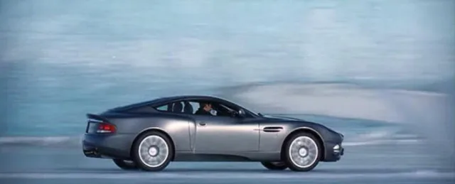 Aston Martin V12 Vanquish — Foto dell’auto reale 2