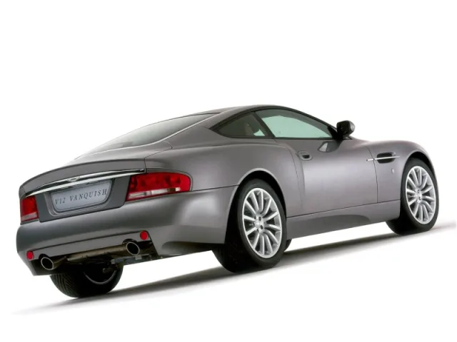 Aston Martin V12 Vanquish — Foto dell’auto reale 8