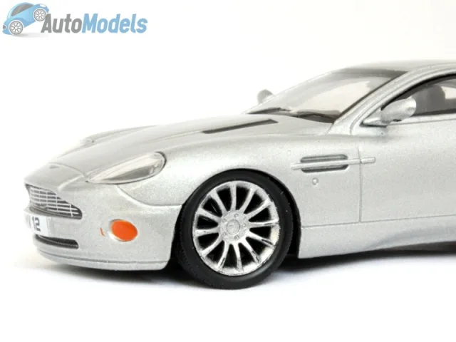 Aston Martin V12 Vanquish — Le mie foto del modello 12
