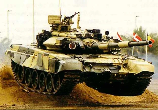 Carro armato T-72 — Foto dell’auto reale 1