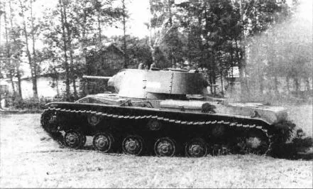 Carro armato KV-1 — Foto dell’auto reale 5