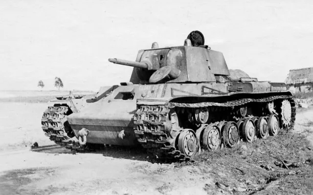 Carro armato KV-1 — Foto dell’auto reale 7