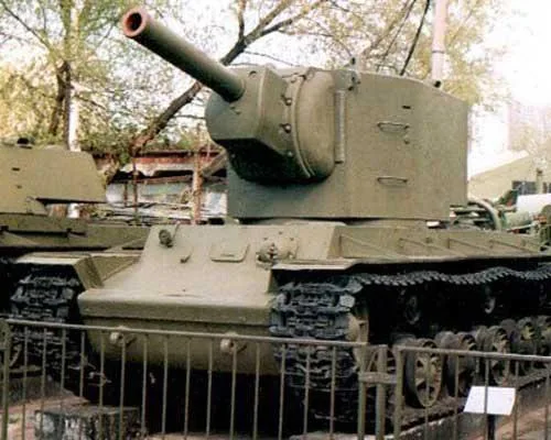 Carro armato KV-2 — Foto dell’auto reale 6
