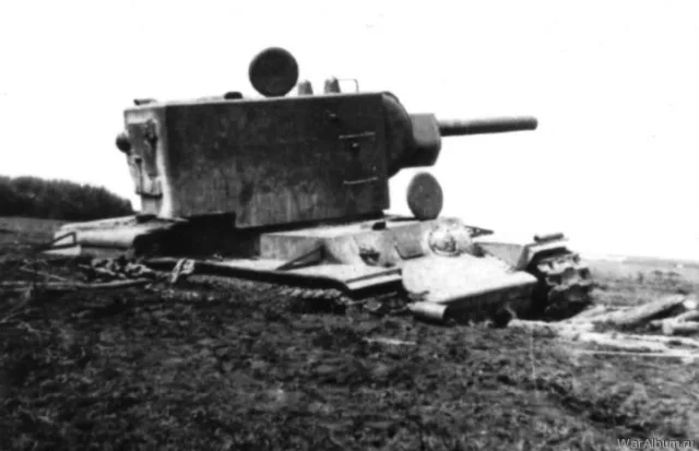 Carro armato KV-2 — Foto dell’auto reale 4