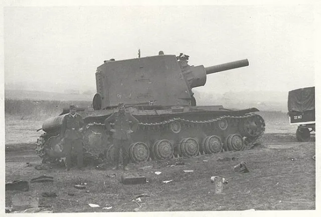 Carro armato KV-2 — Foto dell’auto reale 8