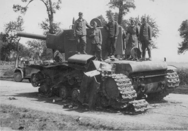 Carro armato KV-2 — Foto dell’auto reale 7