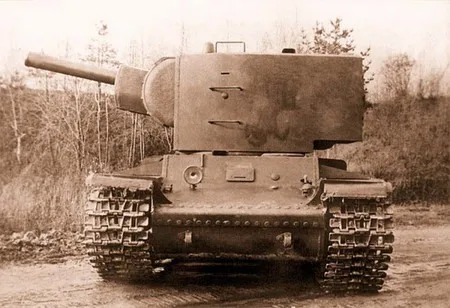 Carro armato KV-2 — Foto dell’auto reale 1