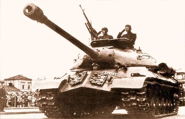 Carro armato IS-3 — Foto dell’auto reale 1