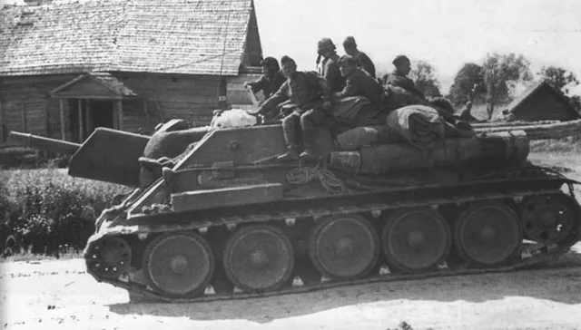 SU-122 — Foto dell’auto reale 6