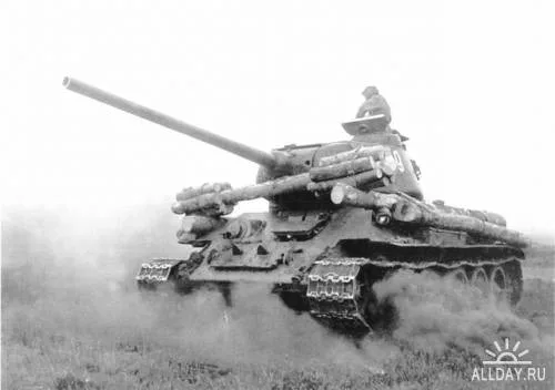 Tanque T-34-42 — Fotos del vehículo real 3