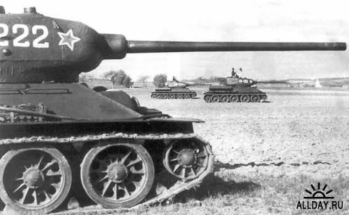 Tanque T-34-42 — Fotos del vehículo real 4