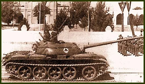 Carro armato T-54 — Foto dell’auto reale 3