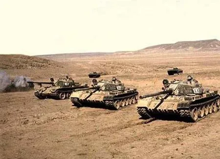 Carro armato T-54 — Foto dell’auto reale 9