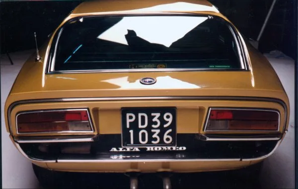 Alfa Romeo Montreal — Foto dell’auto reale 5