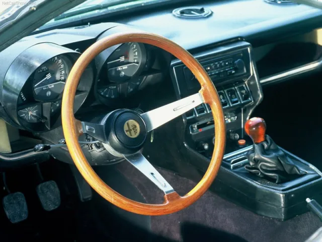 Alfa Romeo Montreal — Foto dell’auto reale 10