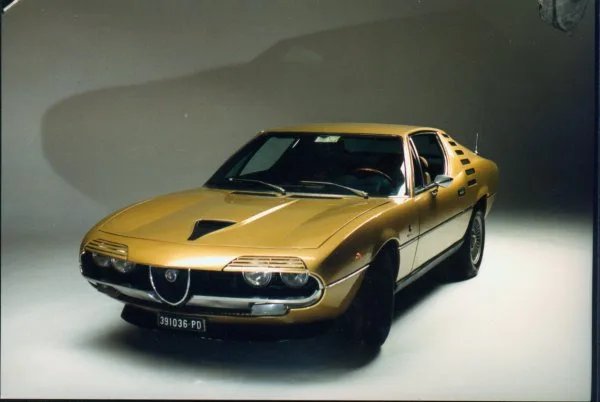 Alfa Romeo Montreal — Foto dell’auto reale 2