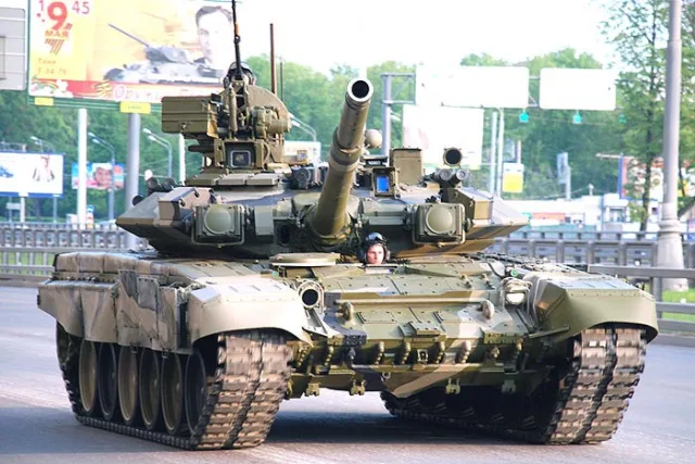 Carro armato T-90 — Foto dell’auto reale 3