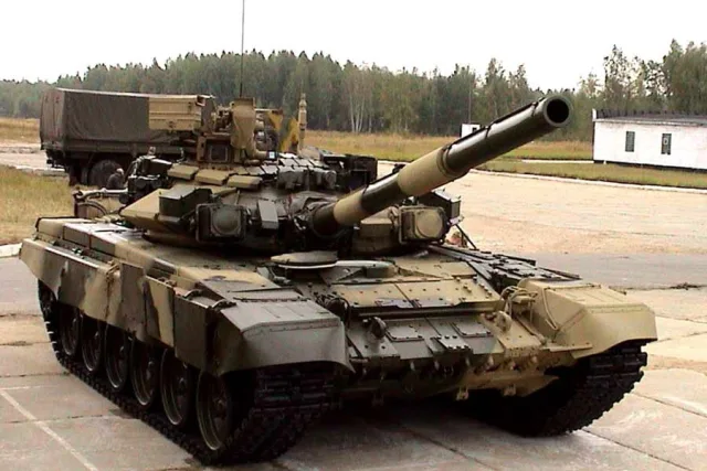 Carro armato T-90 — Foto dell’auto reale 5