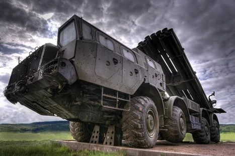 Lanzacohetes múltiple Smerch — Fotos del vehículo real 3