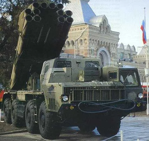 Lanzacohetes múltiple Smerch — Fotos del vehículo real 6