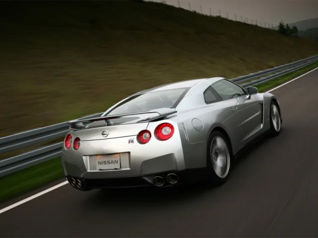 Nissan GT-R 2008 — Fotos del vehículo real 3