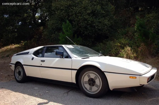 BMW M1 — Fotos del vehículo real 1