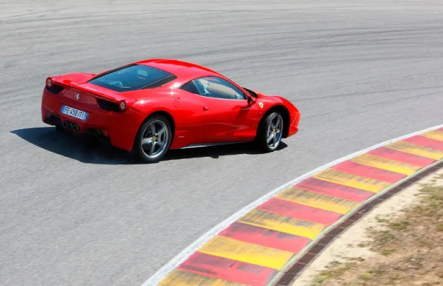 Ferrari 458 Italia — Foto dell’auto reale 9
