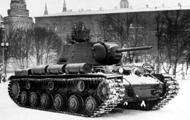 Carro armato KV-1S — Foto dell’auto reale 2