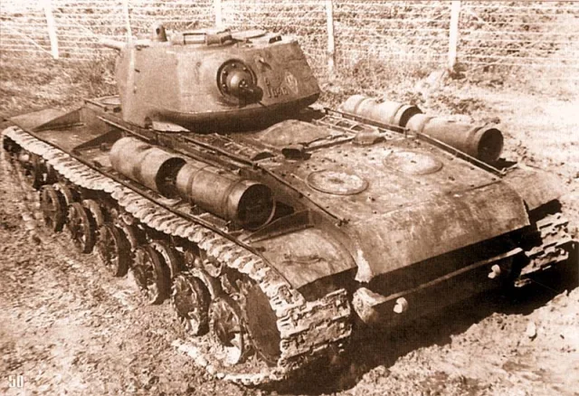 Carro armato KV-1S — Foto dell’auto reale 3