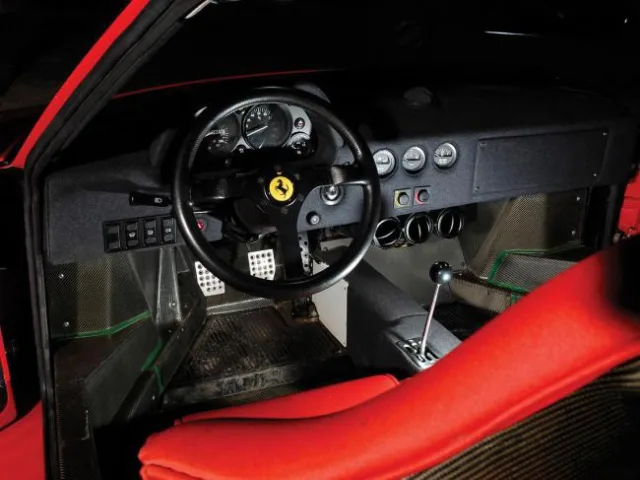 Ferrari F40 — Foto dell’auto reale 12