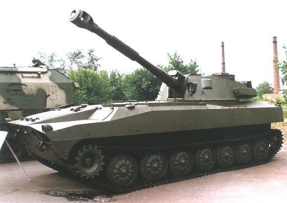 2S1 Gvozdika — Foto dell’auto reale 4