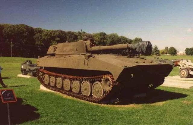 2S1 Gvozdika — Foto dell’auto reale 1