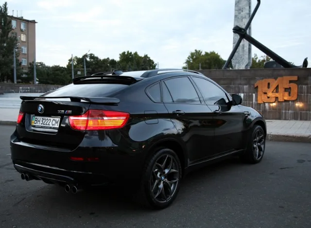 BMW X6 M — Foto dell’auto reale 1