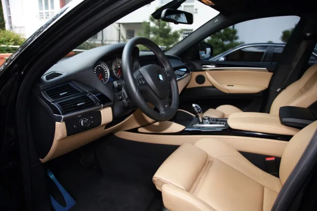 BMW X6 M — Foto dell’auto reale 4