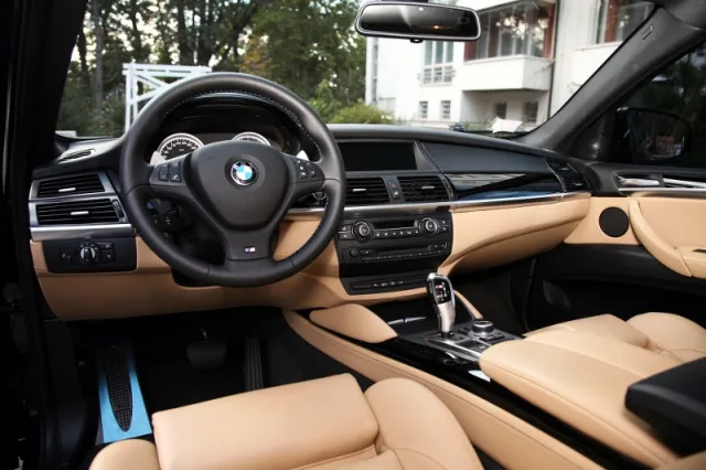 BMW X6 M — Foto dell’auto reale 3