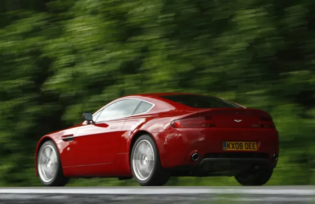 Aston Martin V8 Vantage — Фото прототипа 6