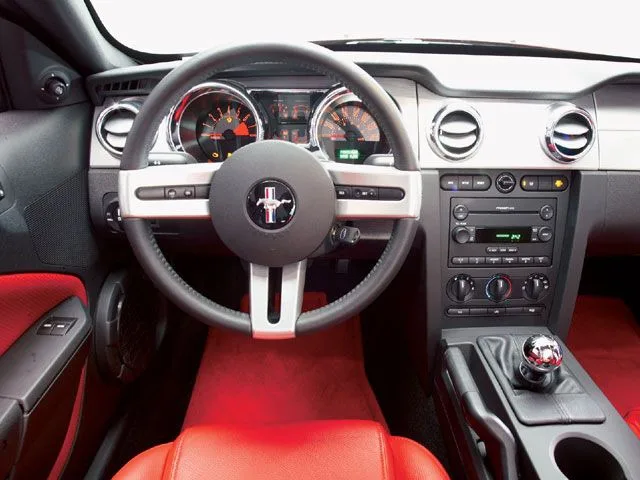 Ford Mustang GT 2005 — Foto dell’auto reale 10