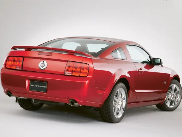 Ford Mustang GT 2005 — Foto dell’auto reale 9