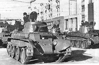 Carro armato BT-7 — Foto dell’auto reale 4