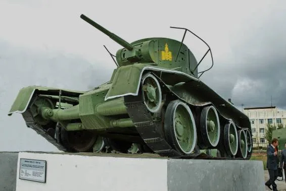 Carro armato BT-7 — Foto dell’auto reale 5